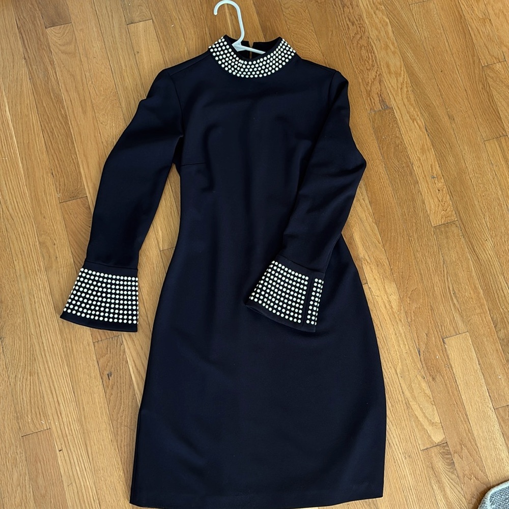 - Karl Lagerfeld Paris Black Faux Pearl Trim Bell Sleeves Stretch Dress sz 2